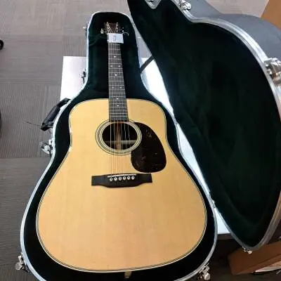 Martin Guitars - D-28 2